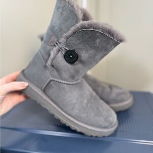 UGG Bailey Button